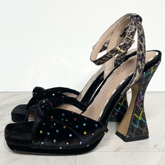 Betsey Johnson Shoes - Betsey Johnson Alianna Square Toe Heel 7M